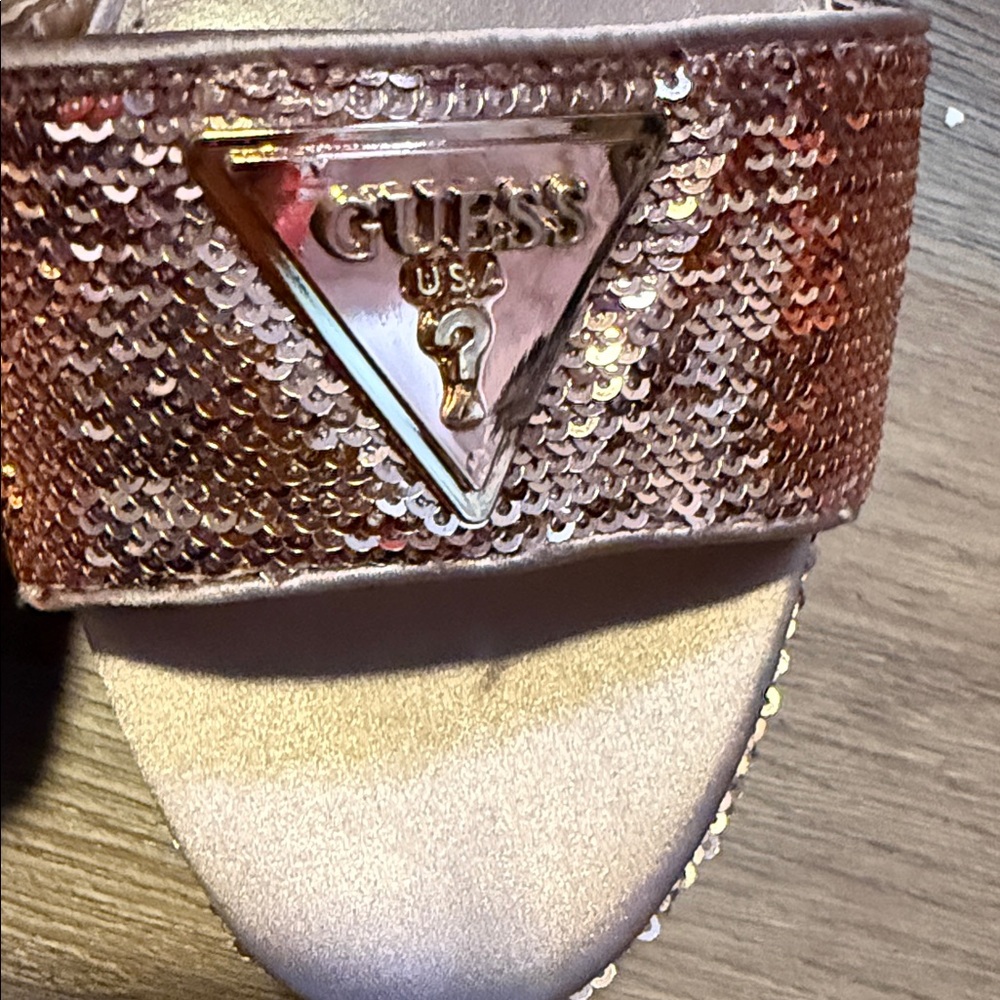Guess Women's Metallic Rose Heels - Picture 4 of 15